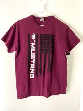 Mustang Graphic Tee Gildan Heavy Cotton Plum Purple Crew Neck American Flag Logo